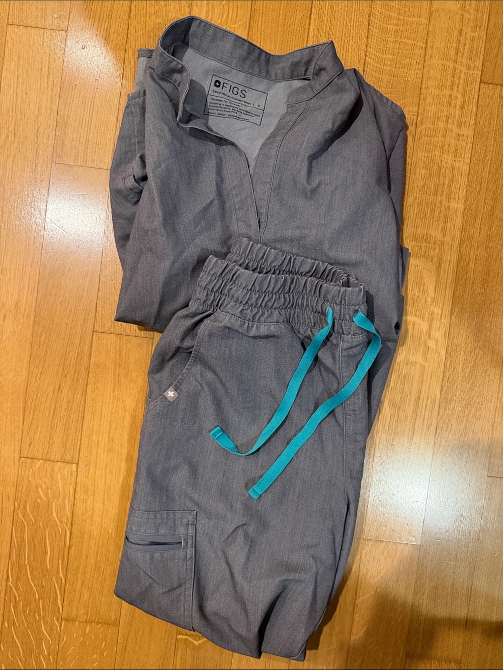 Figs Gray Scrub Set with Teal Drawstrings